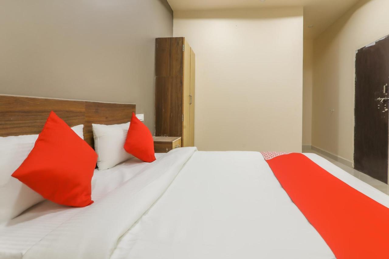 Oyo 64632 Laxmi Palace Hotel Hospet Ngoại thất bức ảnh