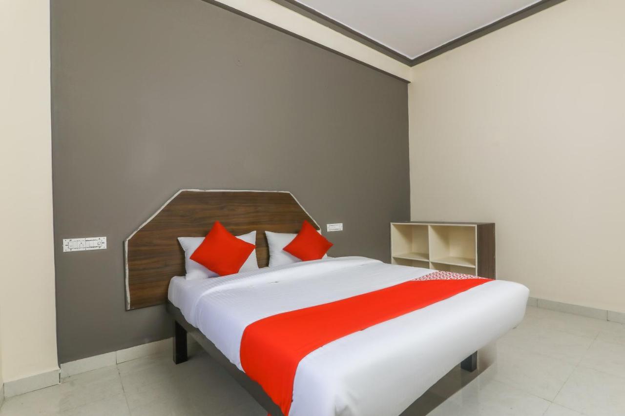 Oyo 64632 Laxmi Palace Hotel Hospet Ngoại thất bức ảnh