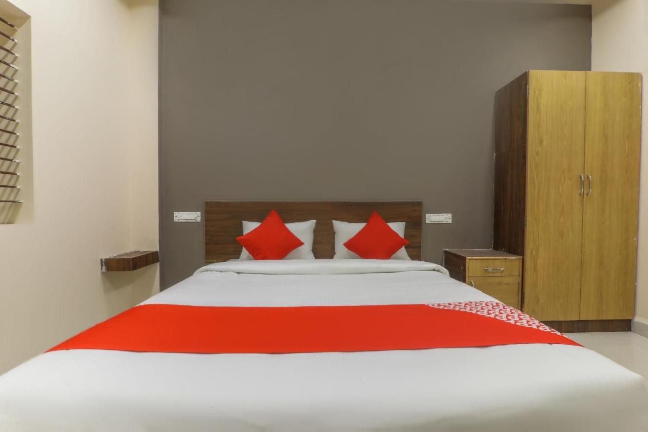 Oyo 64632 Laxmi Palace Hotel Hospet Ngoại thất bức ảnh