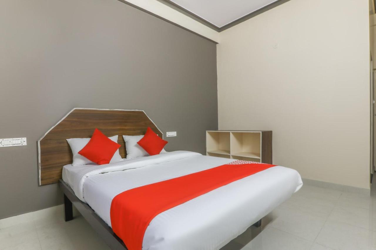 Oyo 64632 Laxmi Palace Hotel Hospet Ngoại thất bức ảnh